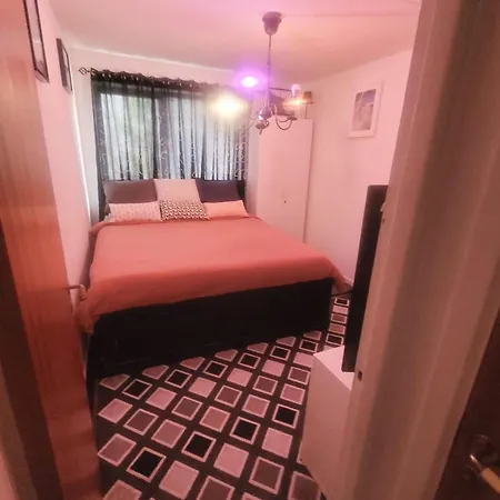 Cosy In With Balcony And Parking Lot 아파트 말뫼